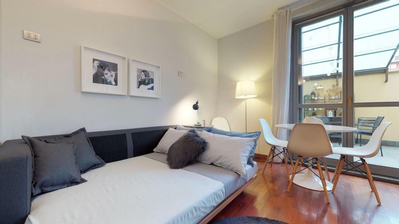 Design Apartment Near Duomo Square Milánó Kültér fotó