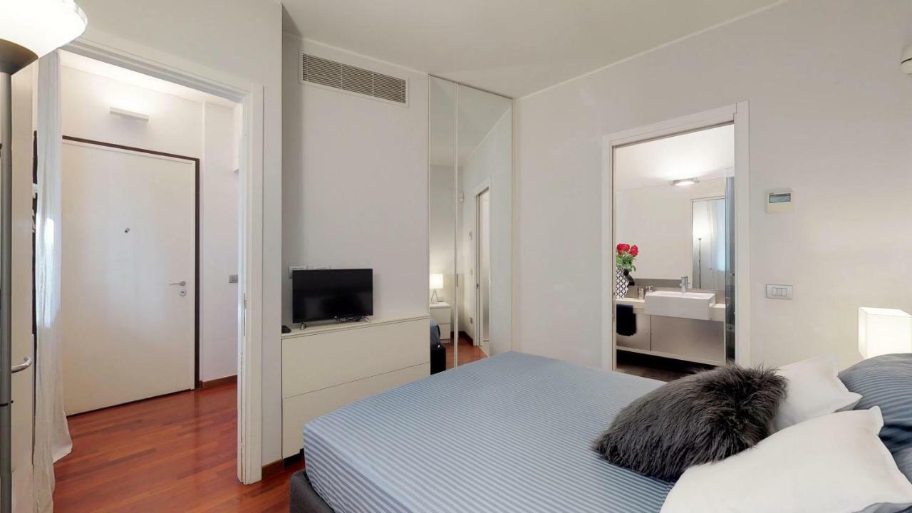 Design Apartment Near Duomo Square Milánó Kültér fotó