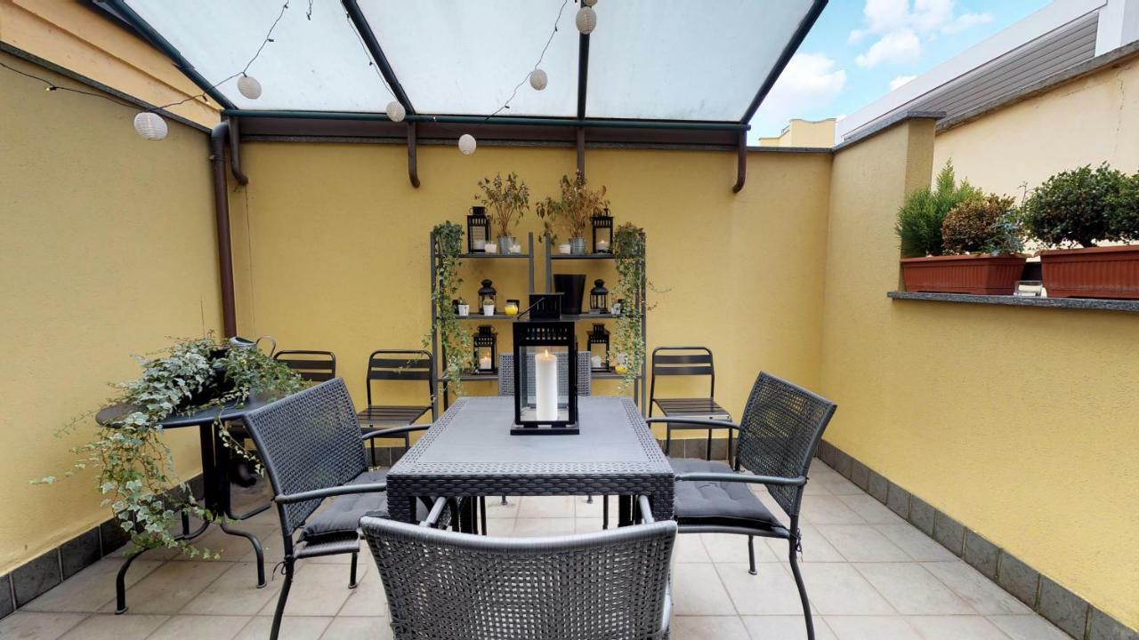 Design Apartment Near Duomo Square Milánó Kültér fotó