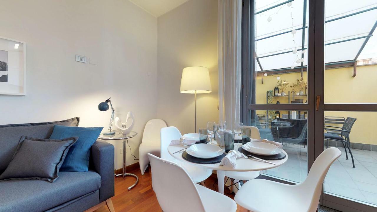 Design Apartment Near Duomo Square Milánó Kültér fotó