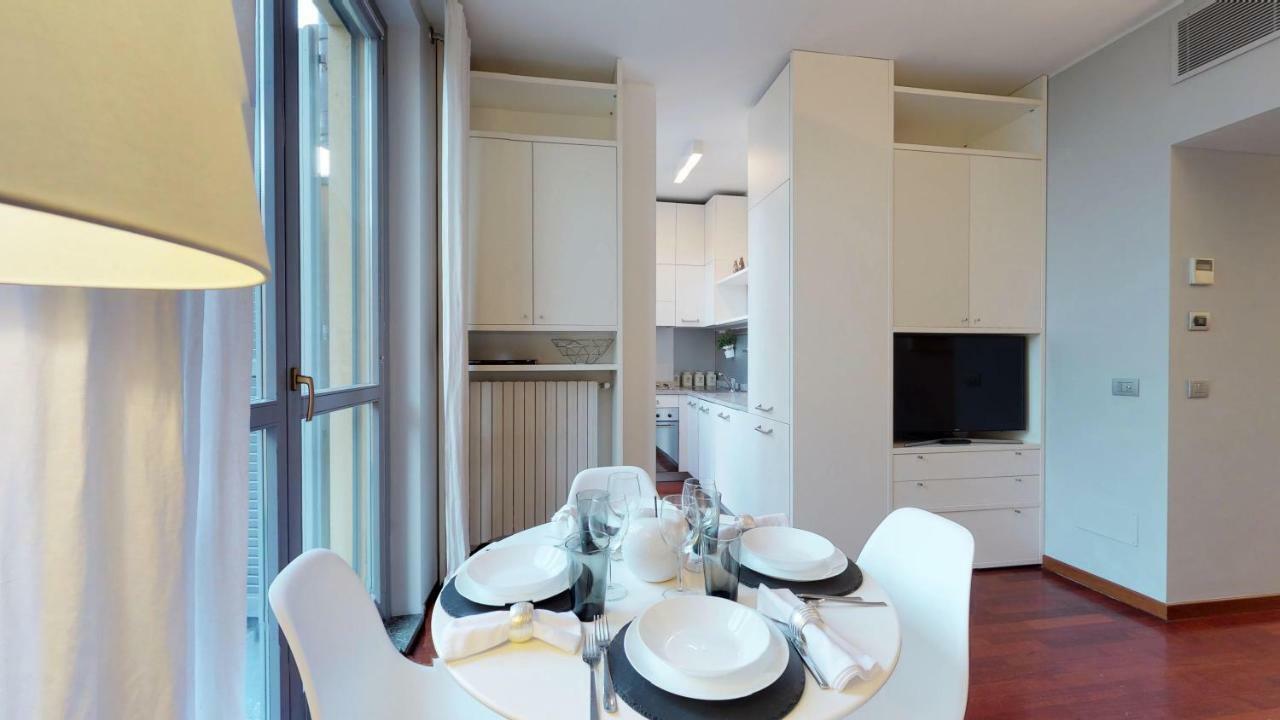 Design Apartment Near Duomo Square Milánó Kültér fotó