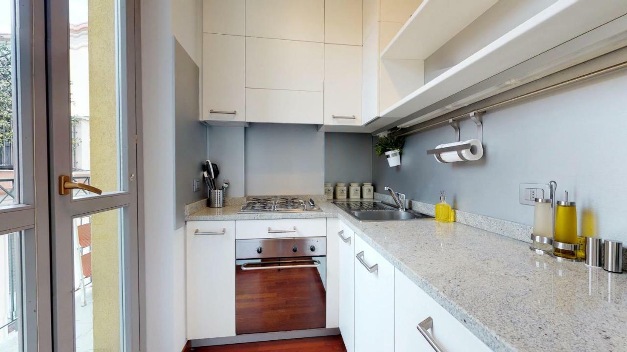 Design Apartment Near Duomo Square Milánó Kültér fotó